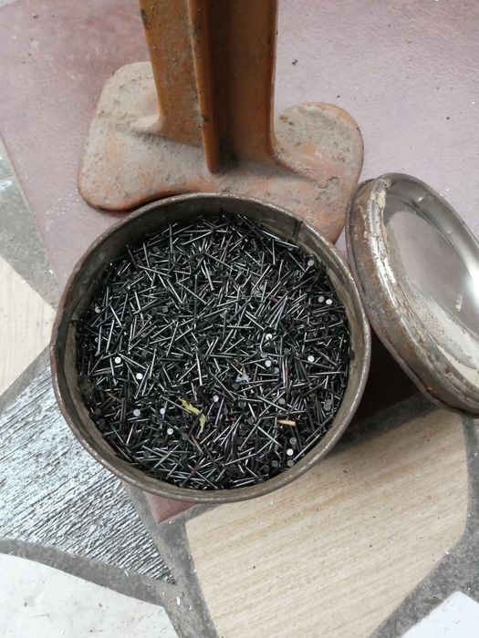 Лапа для ремонта обуви и гвозди.