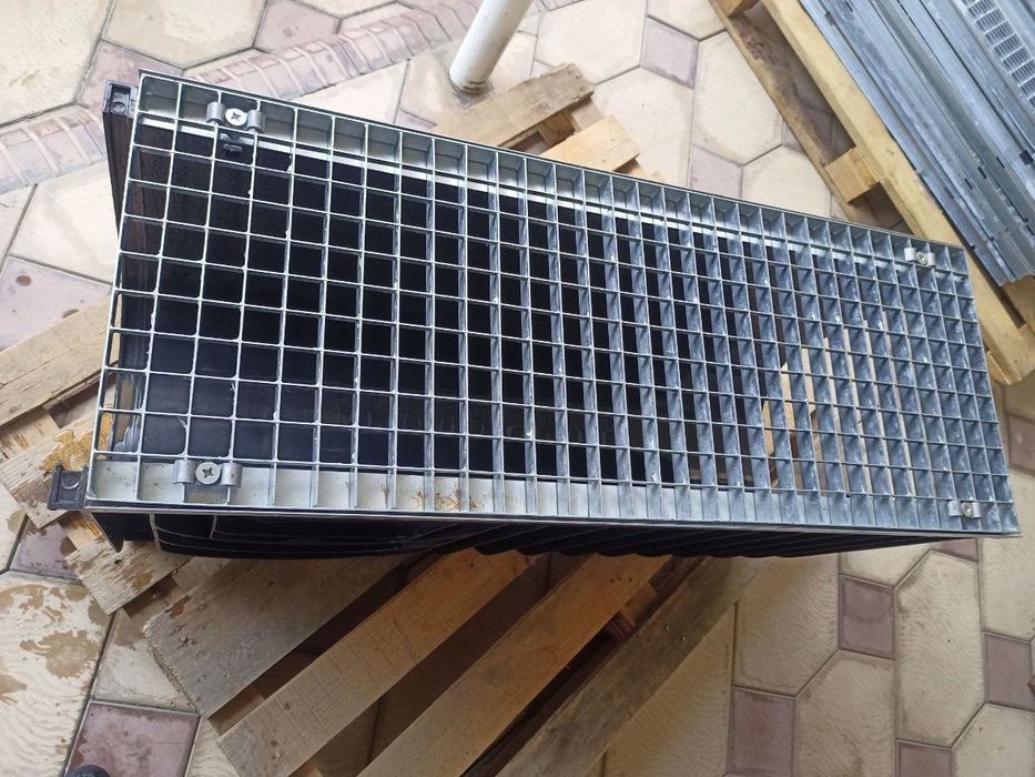 Лоток Пдастик ва кришка темир настили Л 5.   Гидролика, Стилот.