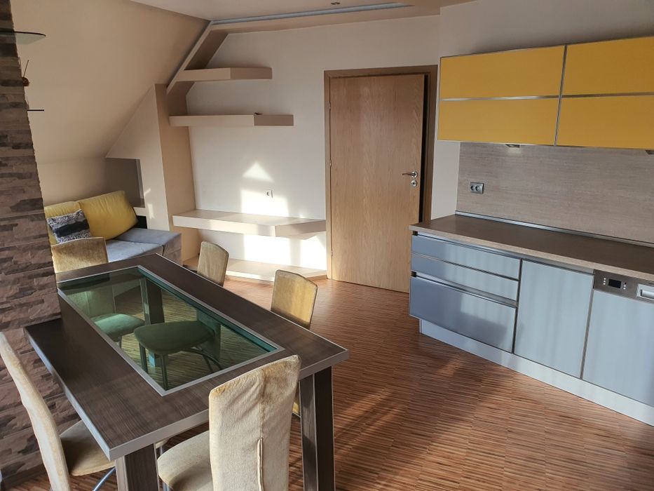 Дава се под наем Многостаен апартамент в Варна, Погреби - 140 кв.м за 918 € - Снимка #15