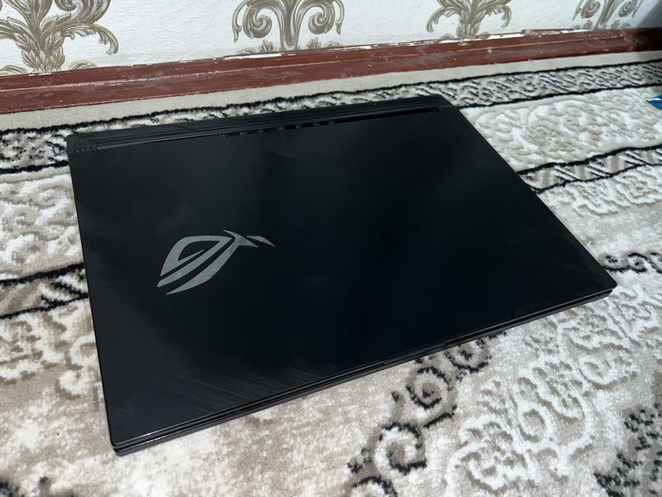 asus rog strix g17 gaming — core i7 10750H, nvidia RTX2060