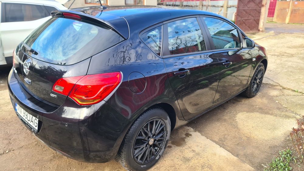 Opel Astra J 2010