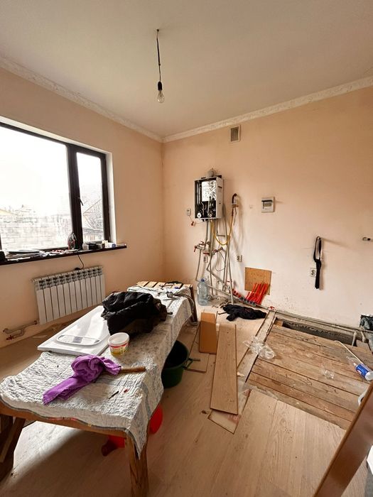 Продаётся двухэтажный дом за городом