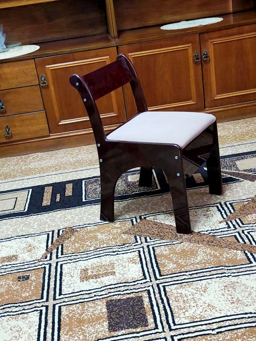 Стульчик маленький мягкий