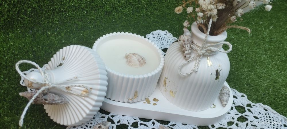 Букети от соев восък и керамични комплекти със свещ