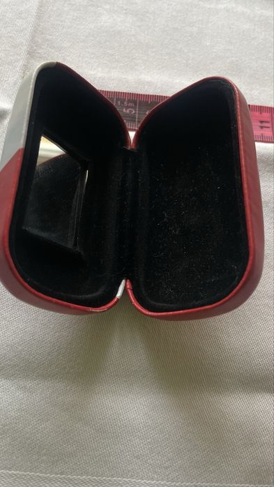 Продам таблеточницу- футляр с зеркальцем