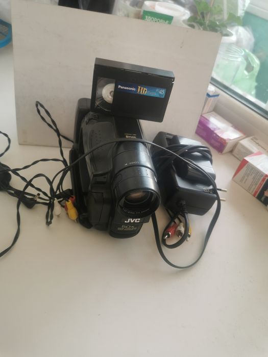 Видео камера японская  JVC