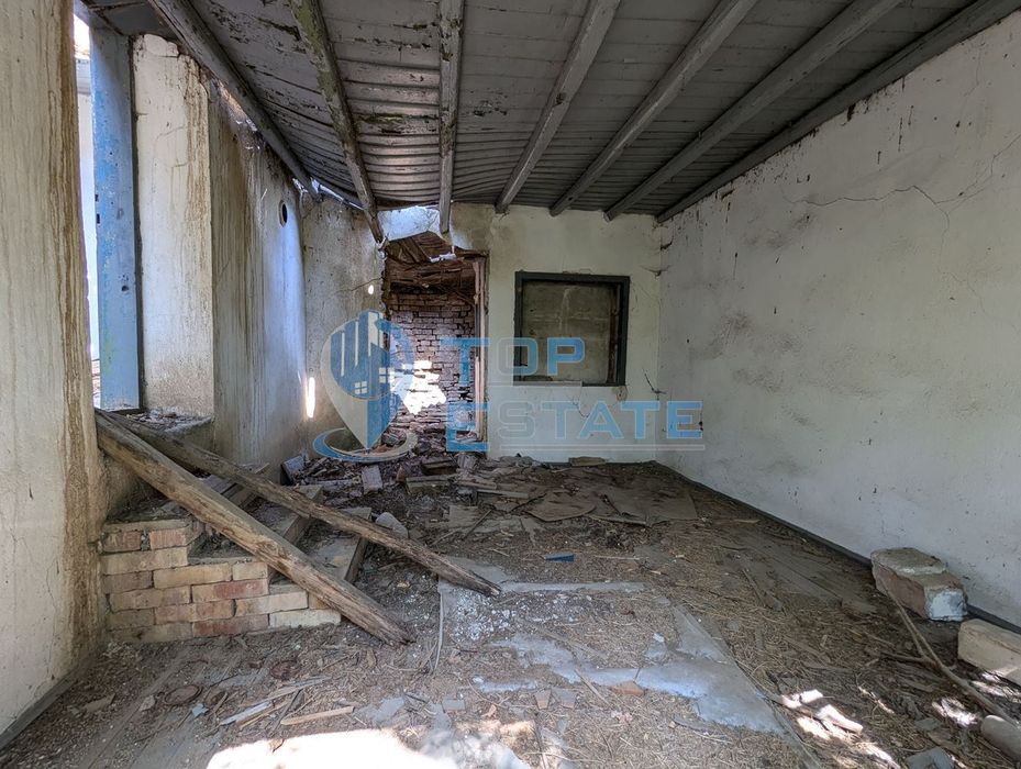 Парцел със стара къща в село Долна Липница