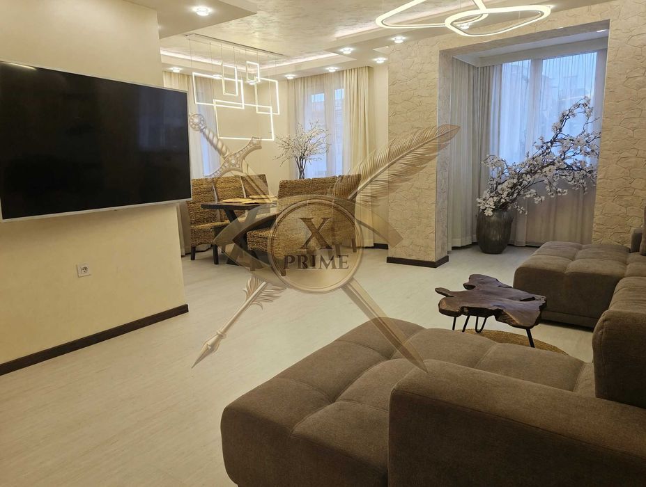 Тристаен апартамент в Червен Площад! 21508692
