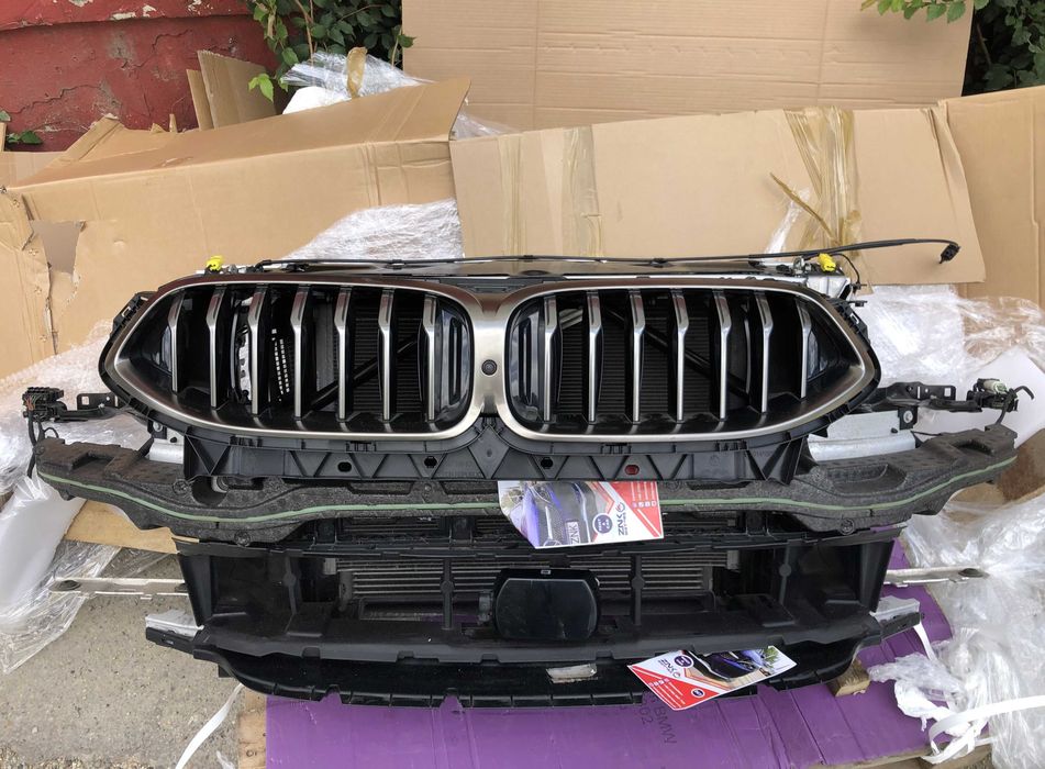 BMW seria 8 - fata completa - far / trager / bara / capota / aripi etc