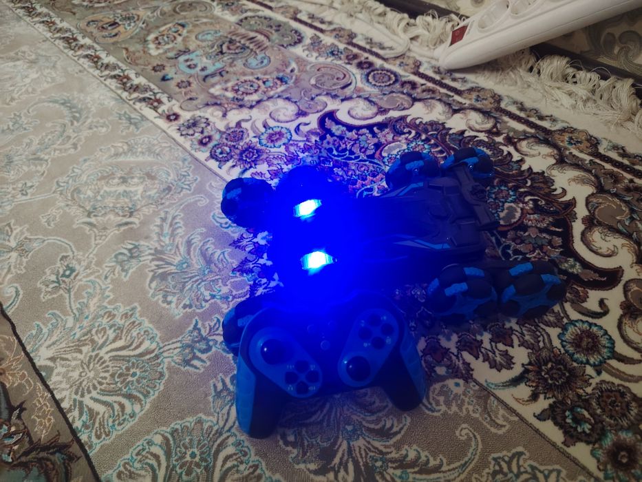 Радиоуправляемая машинка(машинка с пультом управления)