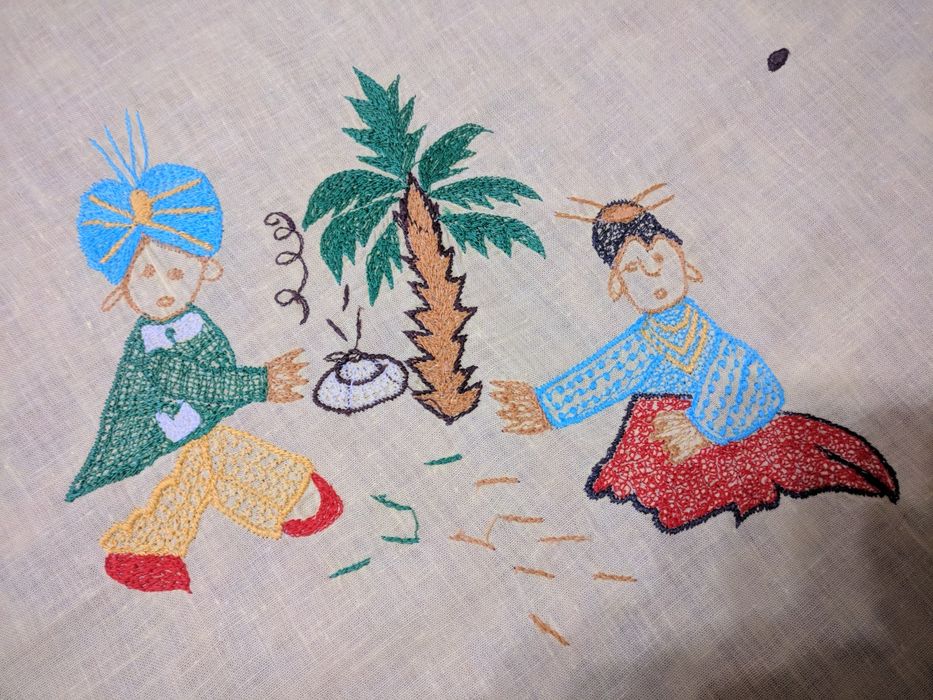 Fata de masa si 6 servete brodate manual