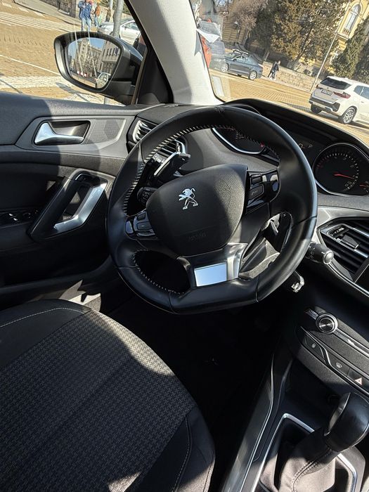 Peugeot 308 Черен цвят