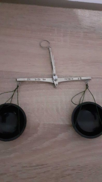 Стара бижутерска везна