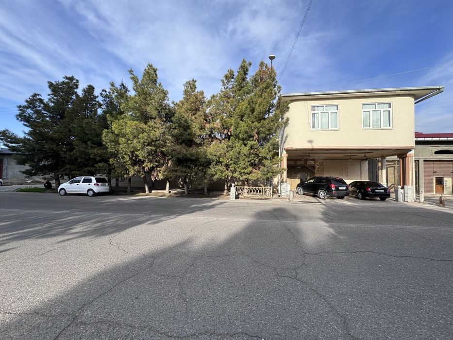 Uy sotiladi 6.5 sotok uchastka 1-liniyada, 2chimboy ko’cha