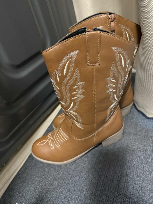 Ботуши дамски, тематични