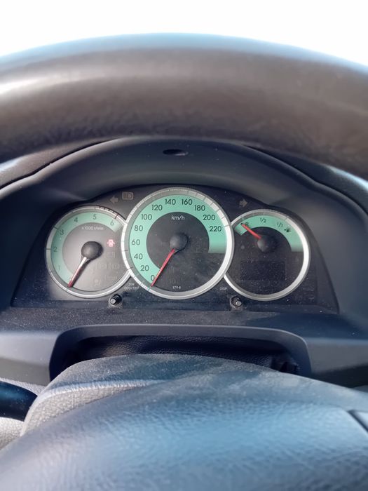 Toyota Corolla Verso 2007 година 2000 дизел