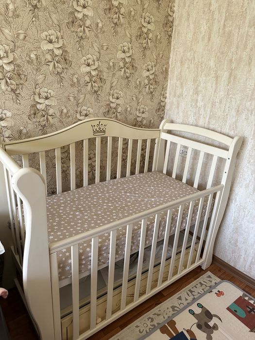 Детская кровать с маятником