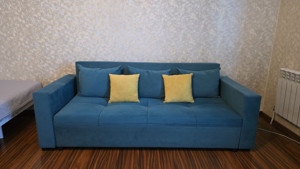 Продам диван 210 м ширина.
