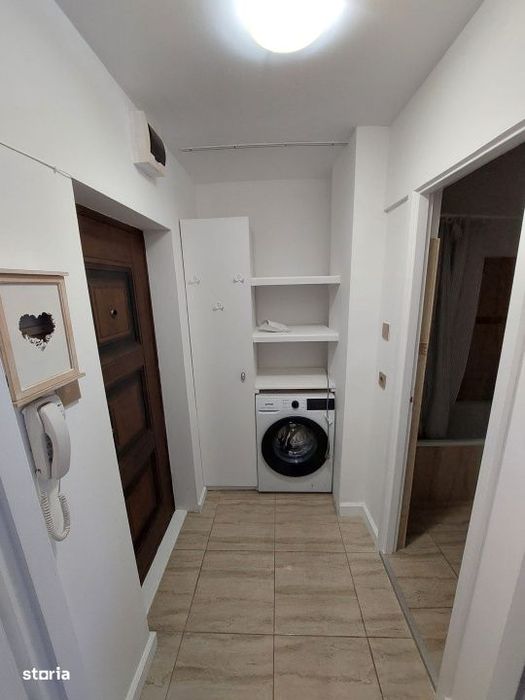 Inchiriere- Garsoniera etaj 8, cu lift