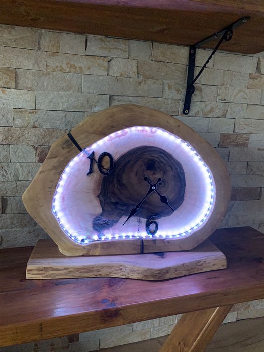 Нощна лампа-часовник