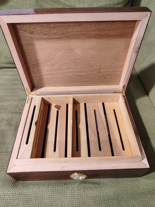 Хумидор за пури кутия