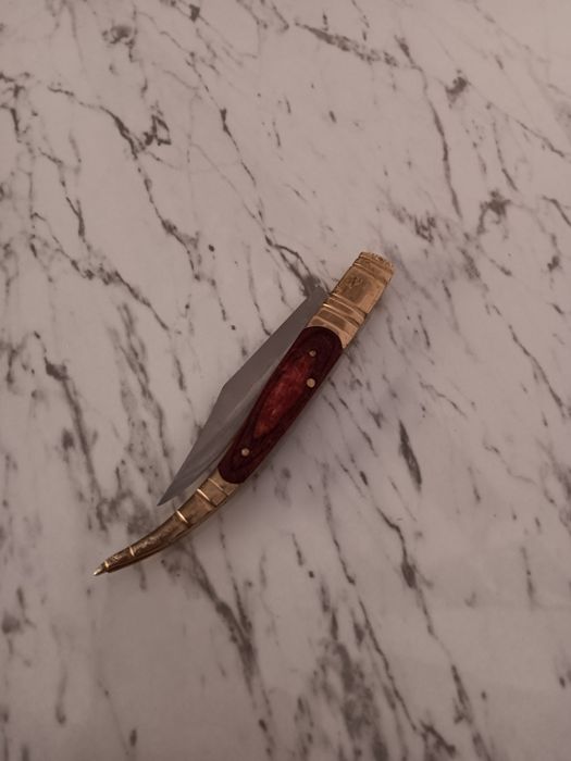 Продавам колекционерски нож