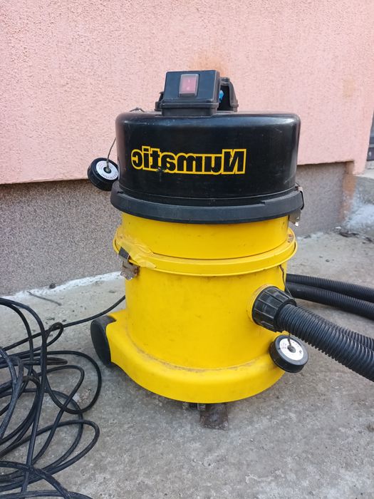 Aspirator profesional Numatic HZ370