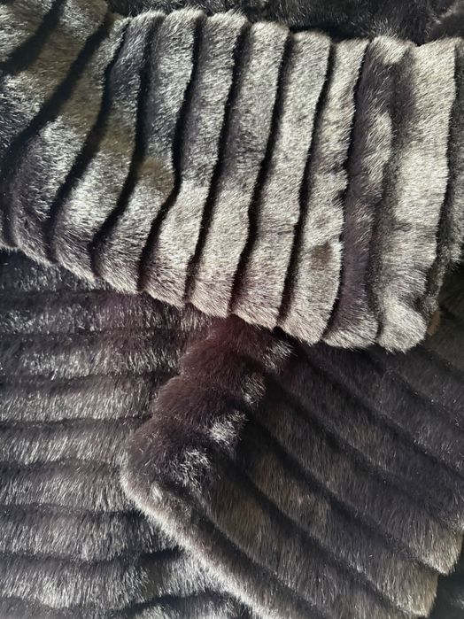 Дамско късо черно палто, с качулка - като ново