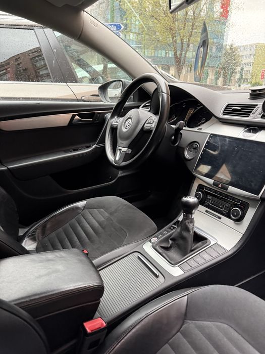 VW Passat B7 1.6 TDI 2011, navigație, bi-xenon, keyless