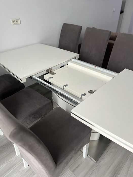 Canapea extensibila si cu loc pentru depozitare.