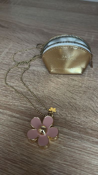 Lănțișor cu parfum solid și mini pouch - Marc Jacobs Daisy NOU