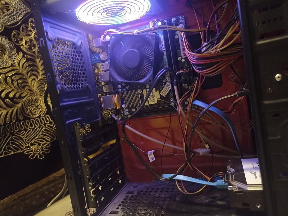 Комплект компютер сотилади