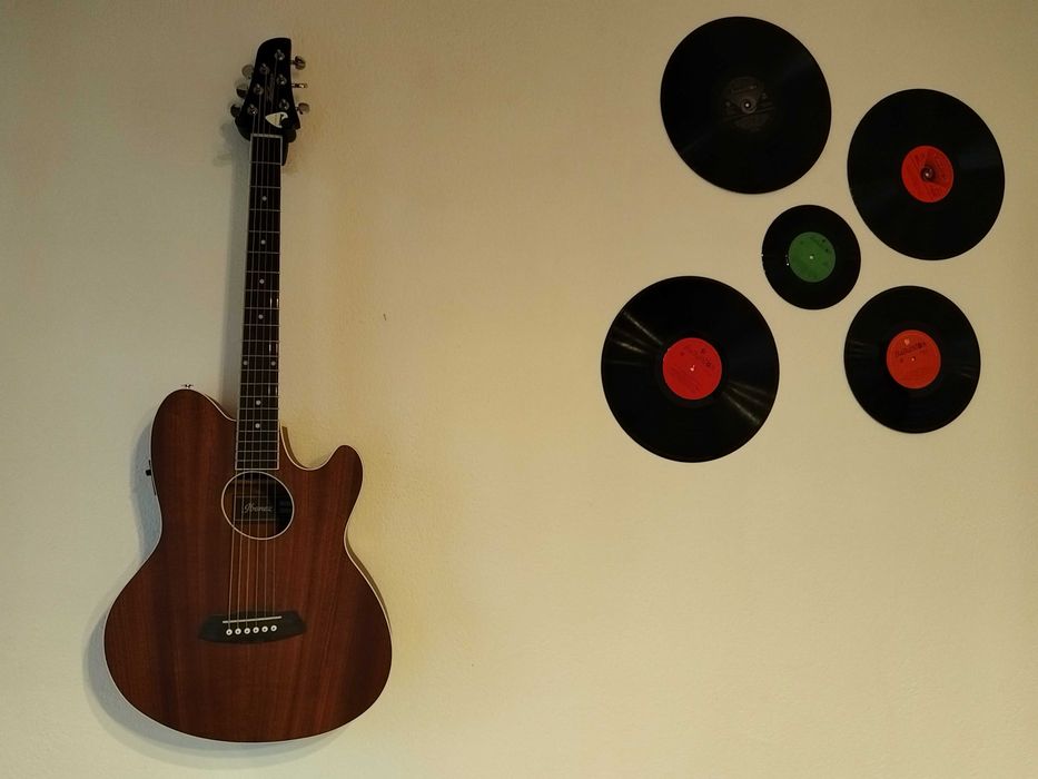 Стойка за китара за стена и за под