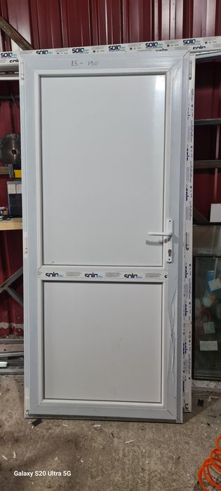 Usa de termopan ieftină.