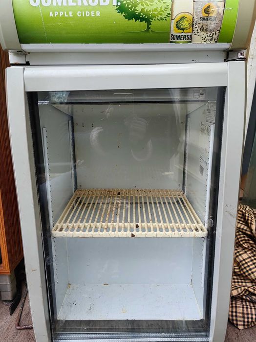 Хладилна витрина малка