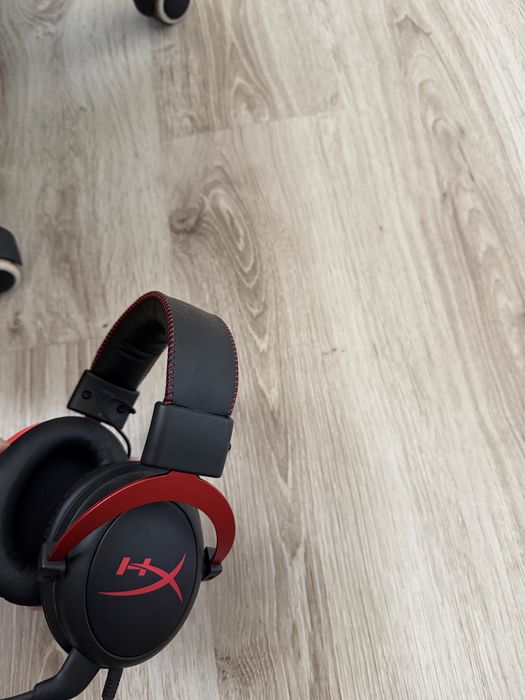 Продам HyperX Cloud II