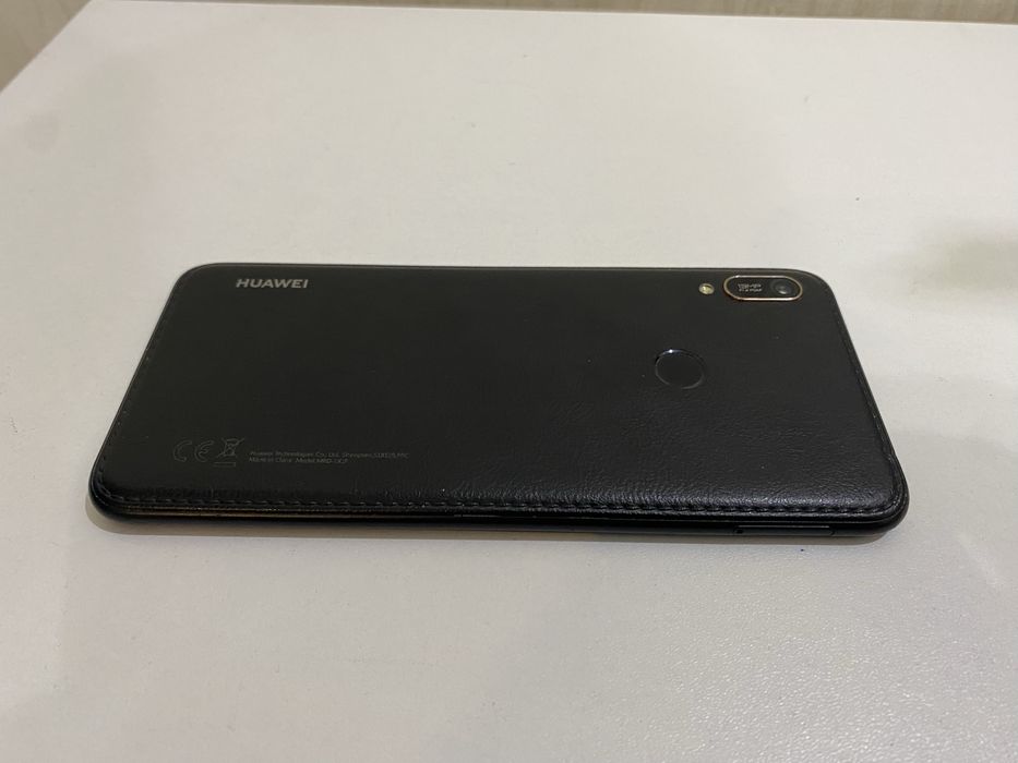 Телефон Huawei Y6 идеальное состояние