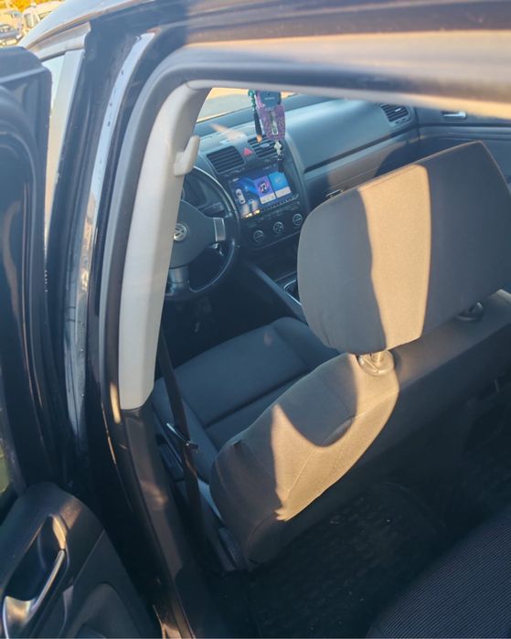 Se vinde masina golf 5