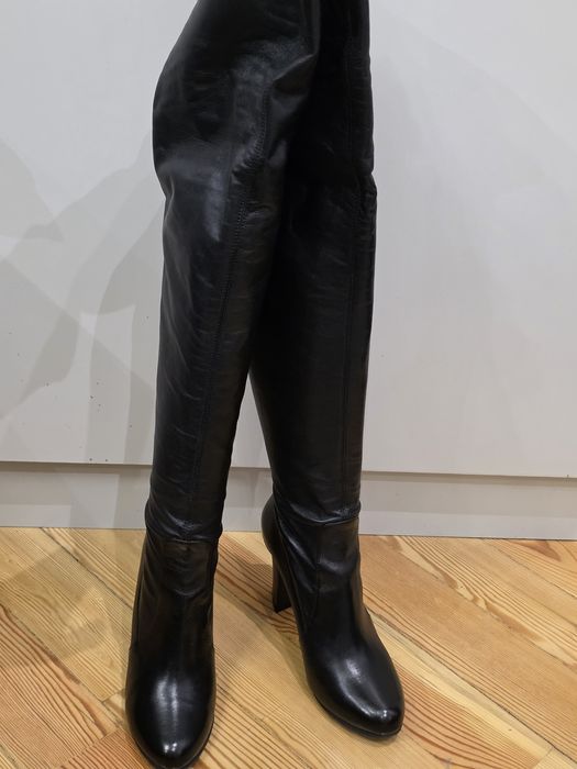 Сапоги Италия ,длинные ,кожа.