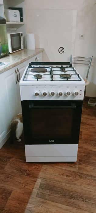 Продам Газ плиту все работает,