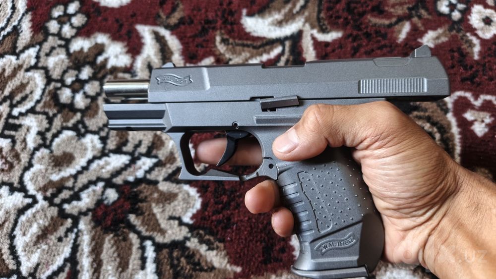 Pistolet.  Airsoft gun C23A 6mm