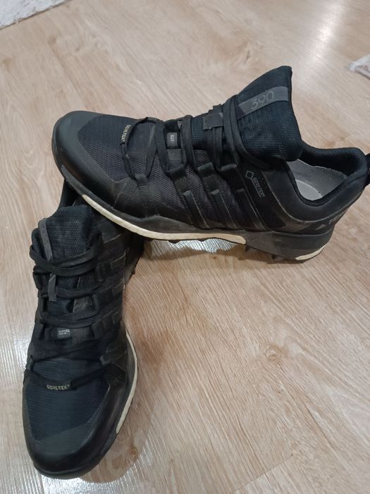 Продавам adidas terrex