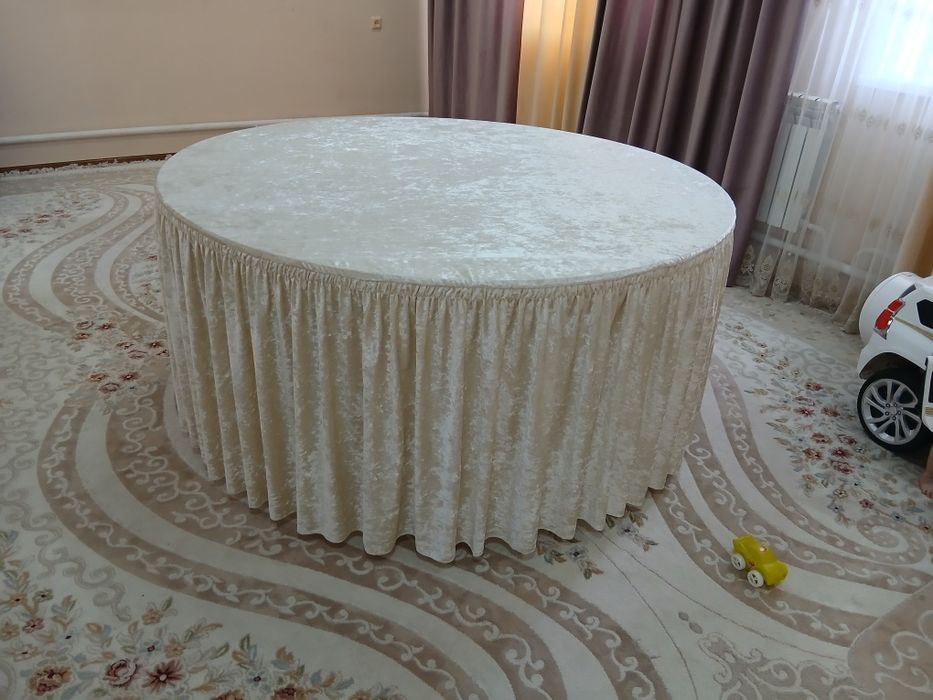 Продам стол размер 1.60