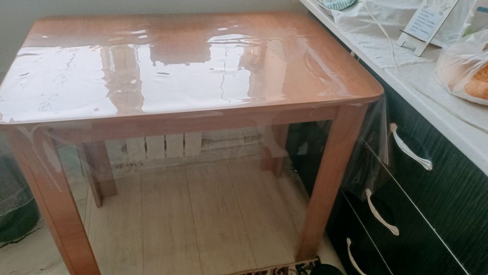 Продам два кухонных стола