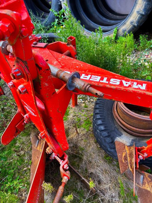 Plug  reversibil 2 brazde 2 cormane  Kuhn Master 103 an 2016 Lemken Opal 90 an 2015 Lemken Opal 80 Huard Fiat 640 Fiat 70 90 Fiat 80 90 Fiat 550