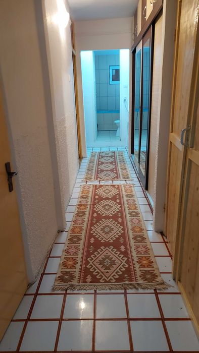 Inchiriez apartament 3 camere decomandat