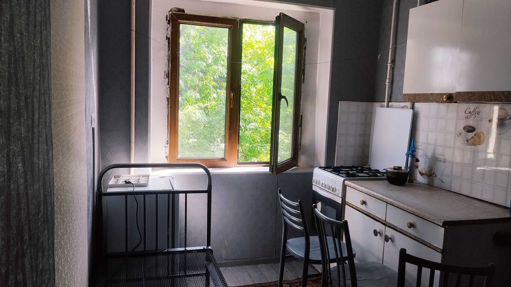 Сдам свою квартиру у метро БИЙ, семье без детей, в центре