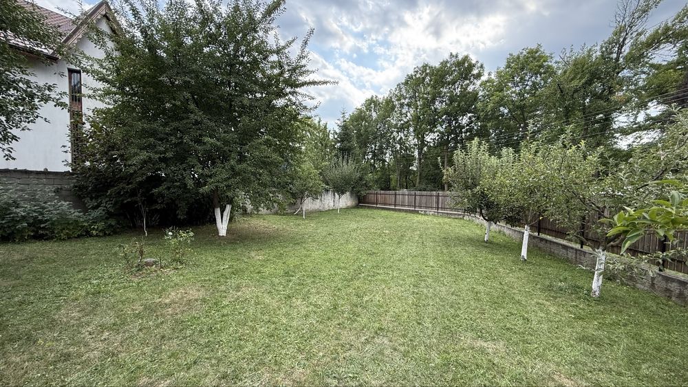 Teren de vanzare cu toate utilitatile necesare .