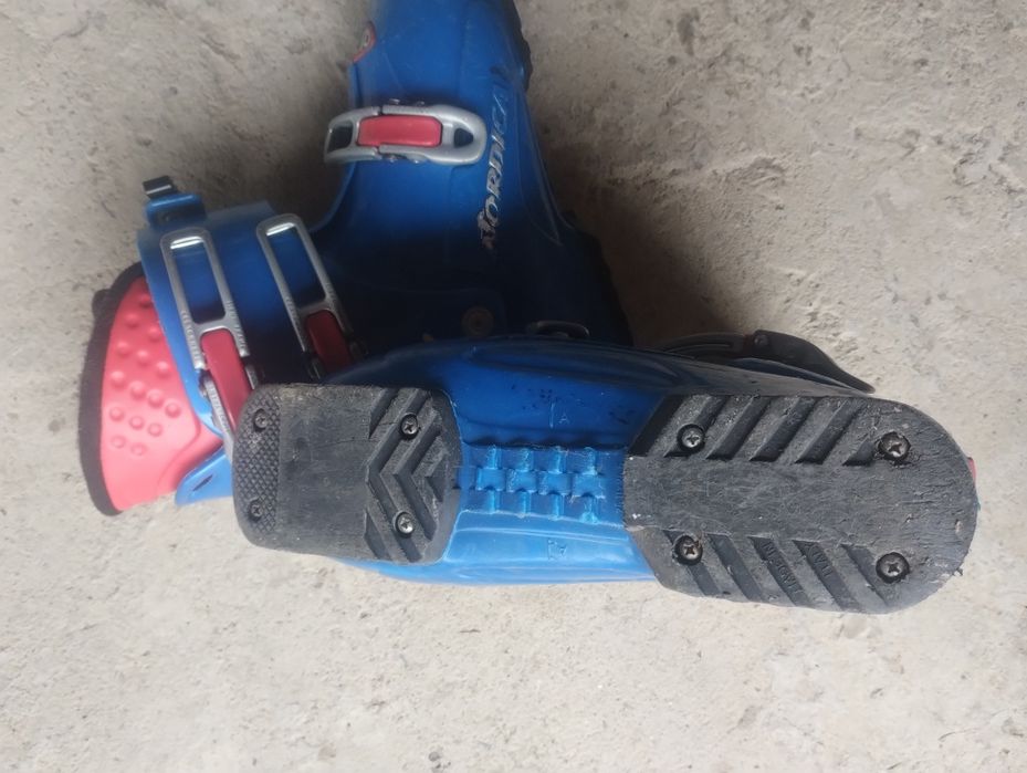 Clăpari ski mărimea 25 - 25,5. Preț: 50