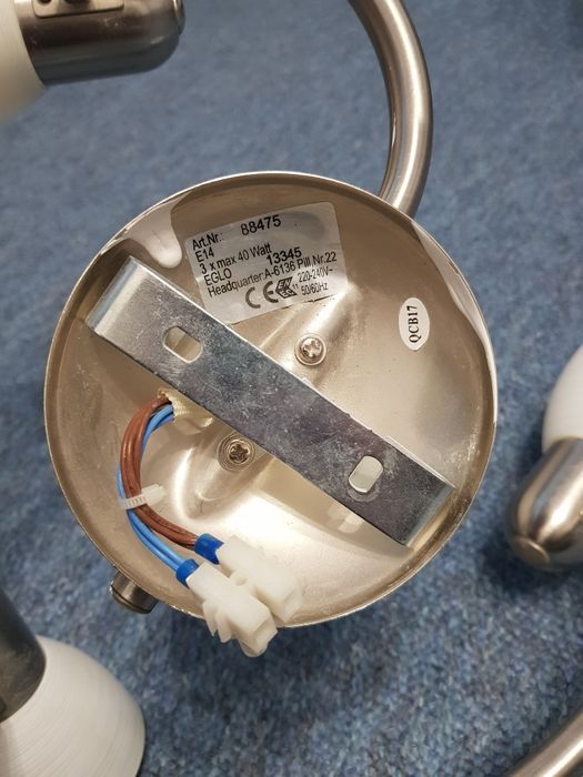 Lampă cu trei becuri